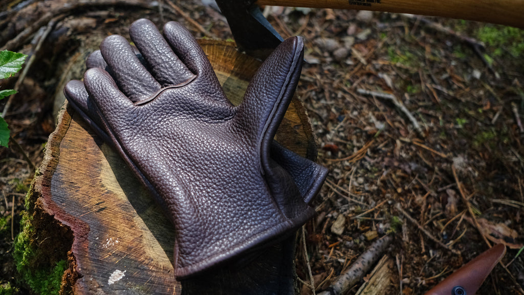 Göra Bison leather gloves with long cuff and brass eyelets