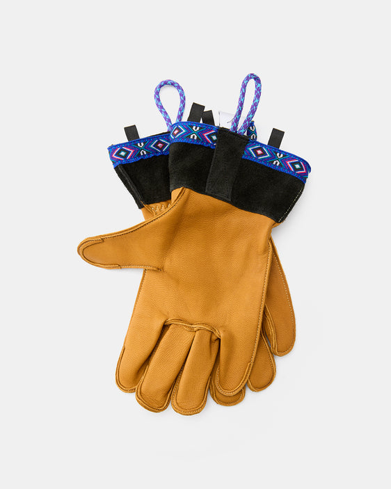 Men’s leather outdoor gloves with reinforced fingertips