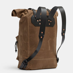 Landö backpack in black with waxed canvas and leather straps