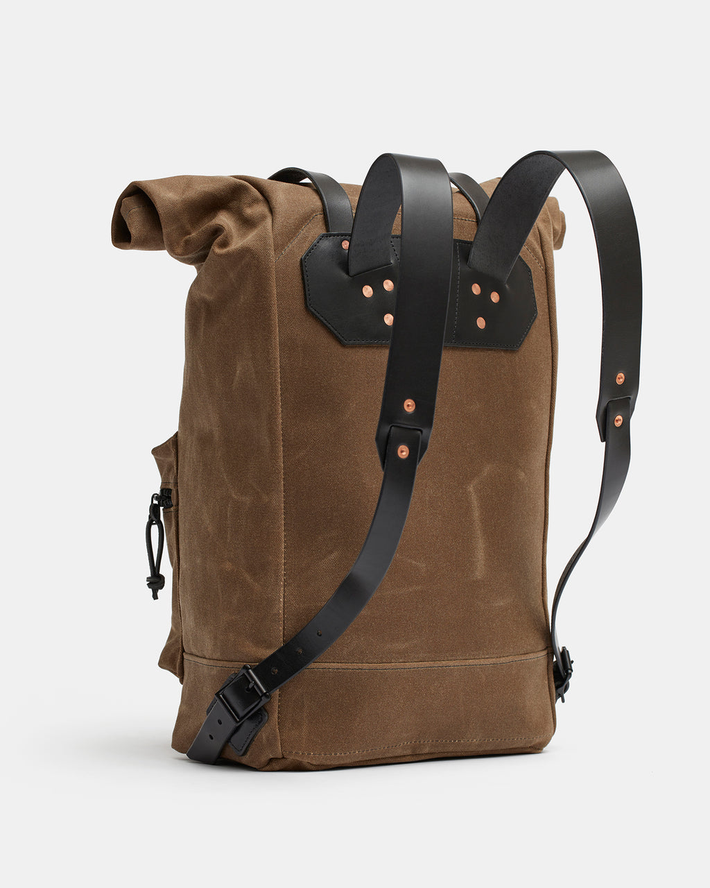 Landö backpack in black with waxed canvas and leather straps