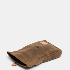 Durable waxed canvas pouch with leather details 
