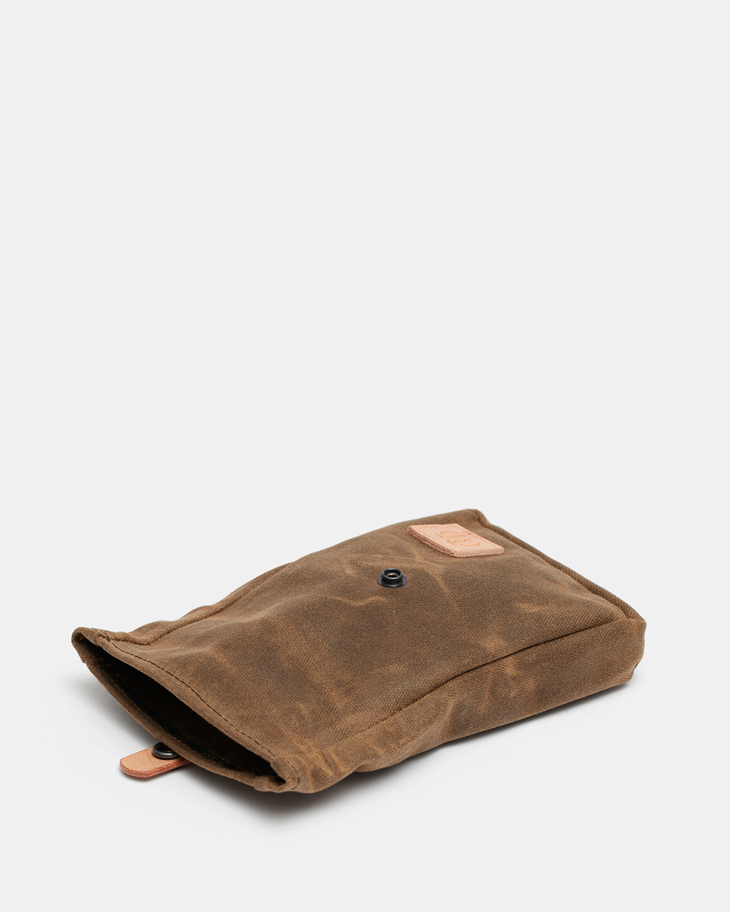 Durable waxed canvas pouch with leather details 