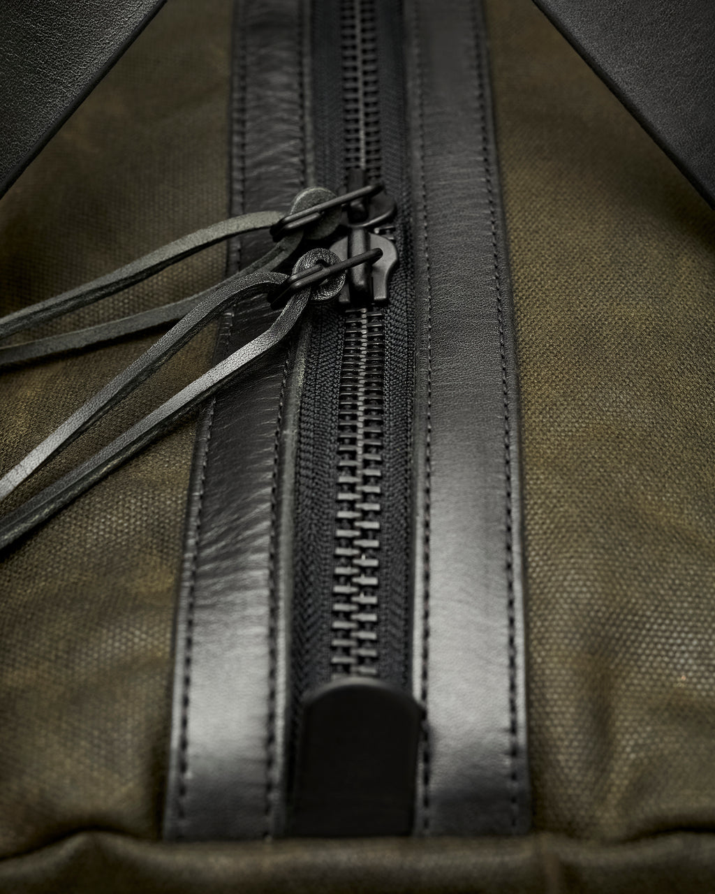 Waxed canvas duffle bag with leather details and extendable strap